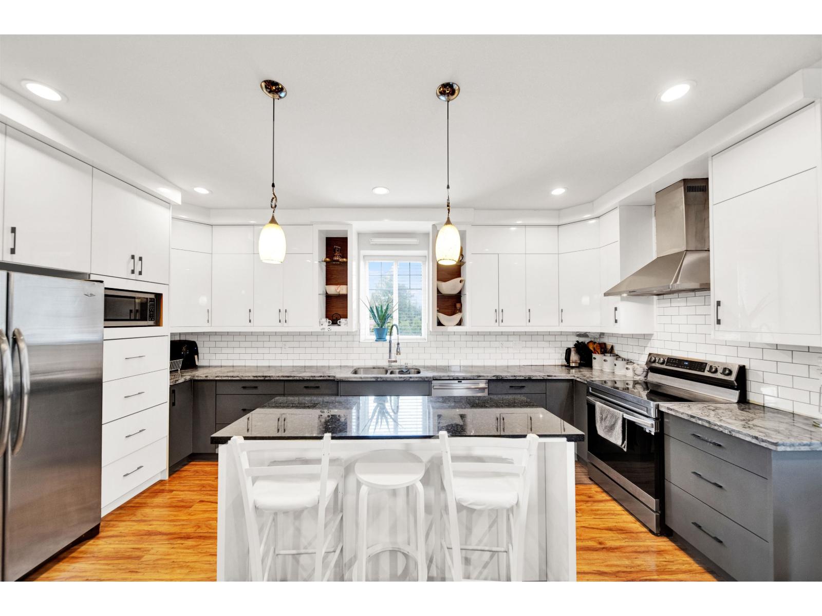 7051 144b Street Property Photo 10