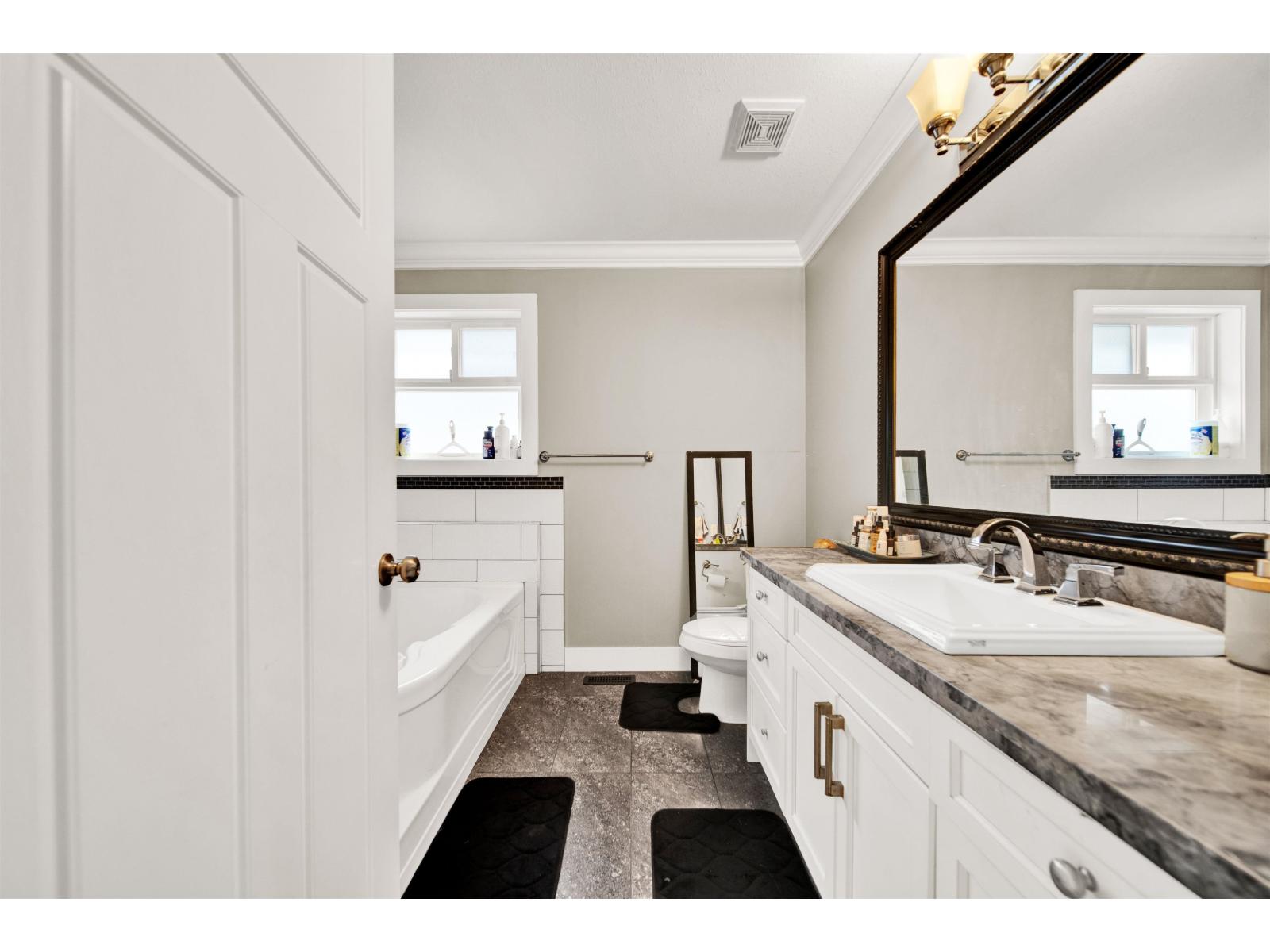7051 144b Street Property Photo 14