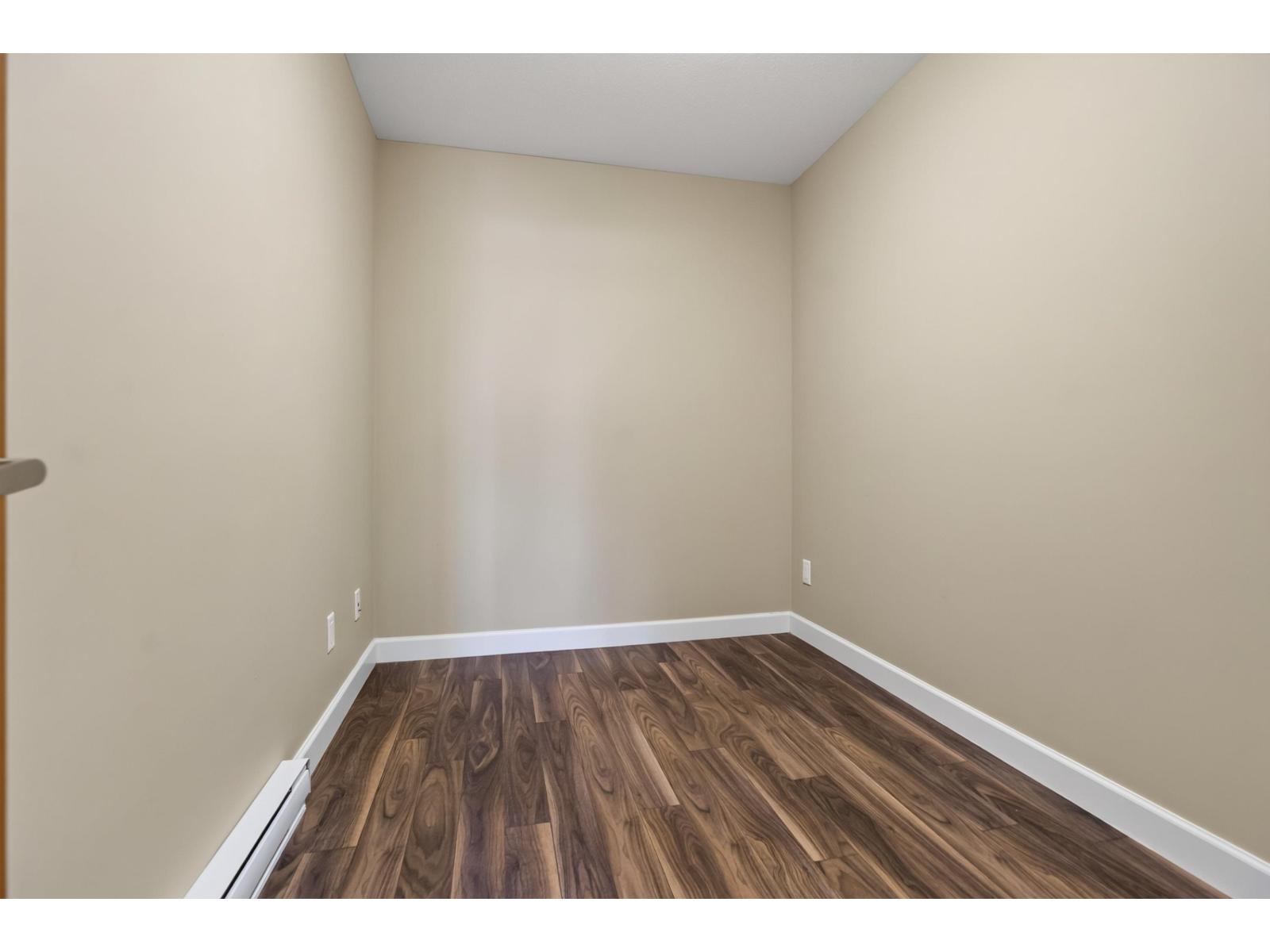 314 2860 Trethewey Street Property Photo 16