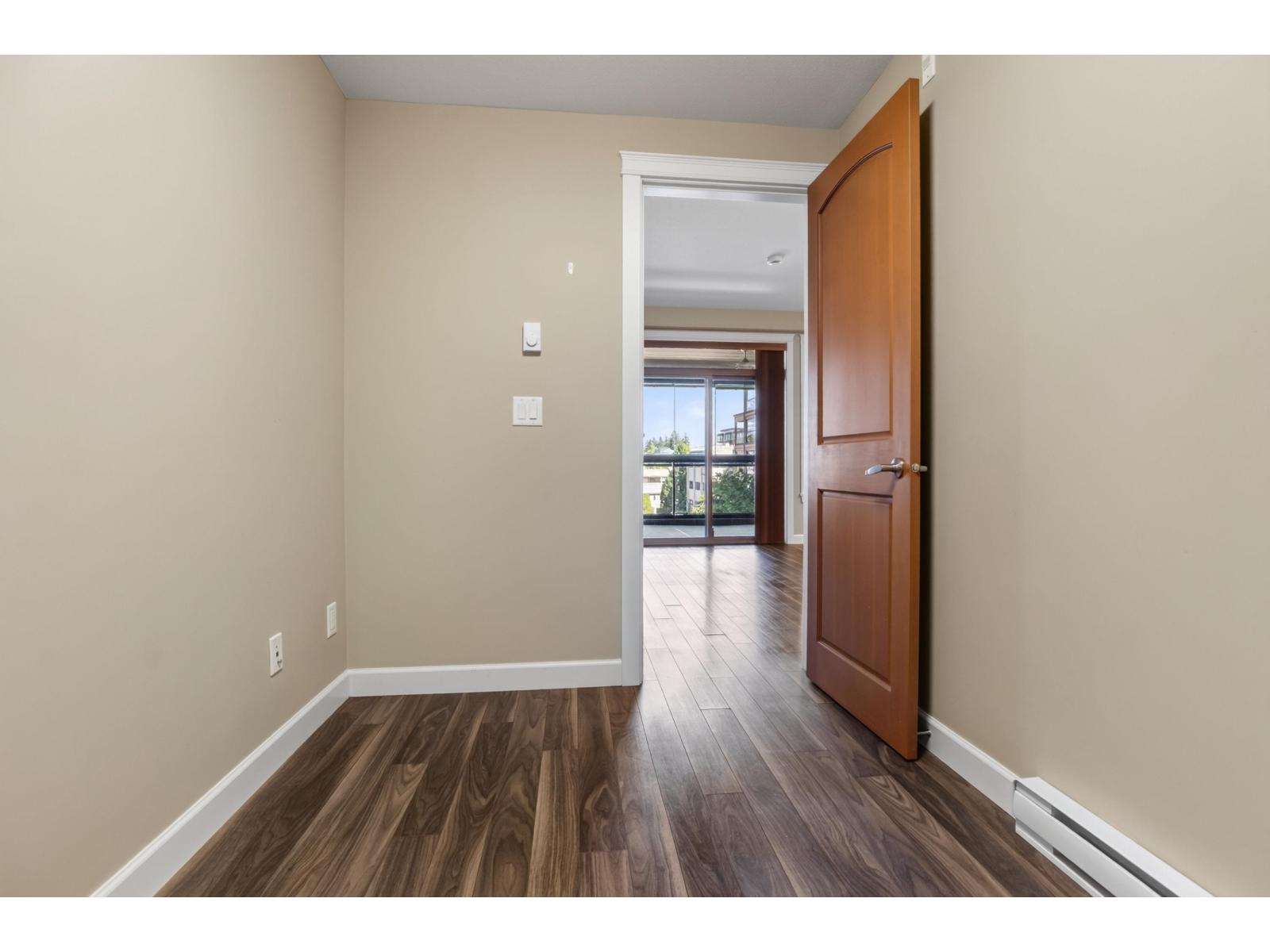 314 2860 Trethewey Street Property Photo 17