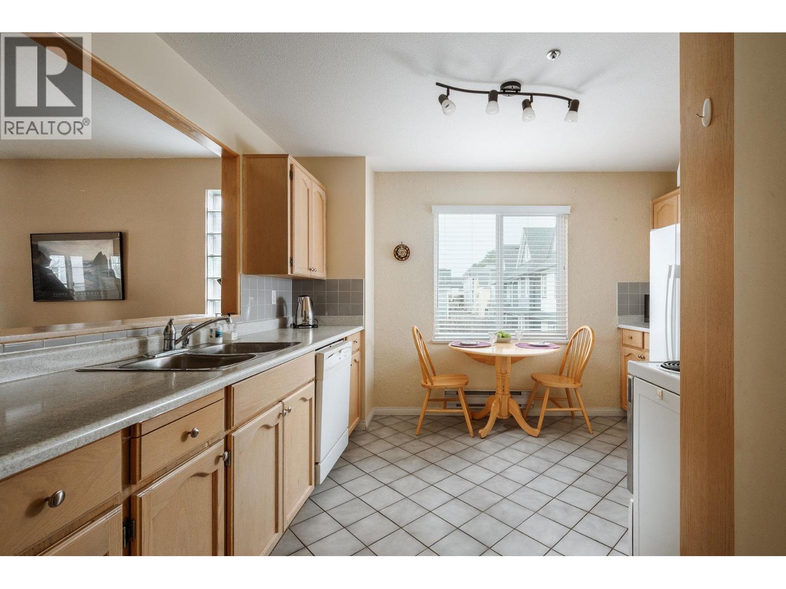 205 4988 47a Avenue Property Photo 2