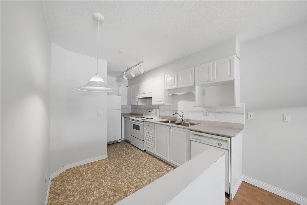 210 2963 Nelson Place Property Photo 10