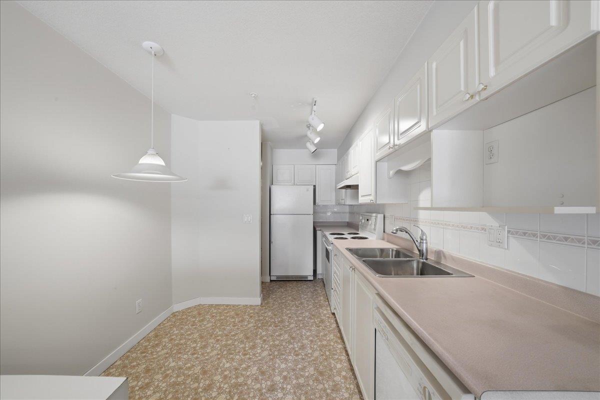 210 2963 Nelson Place Property Photo 11