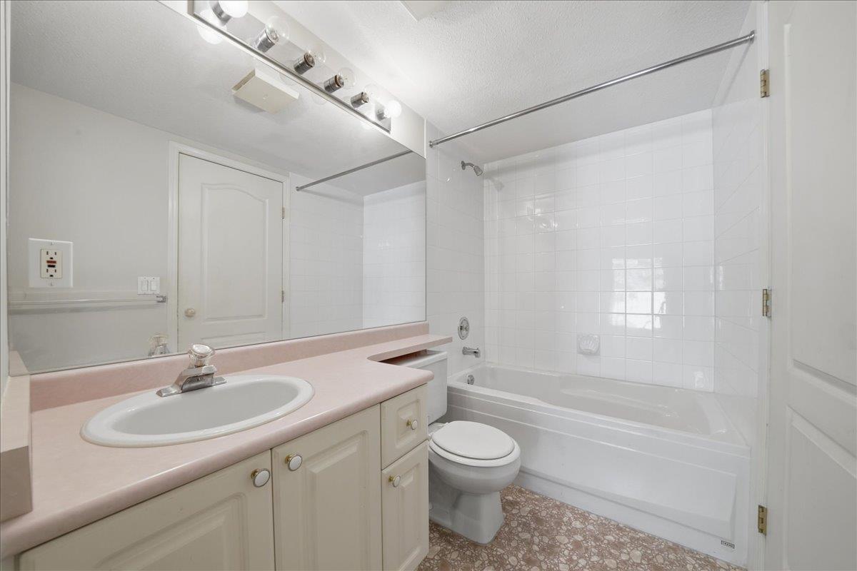 210 2963 Nelson Place Property Photo 17
