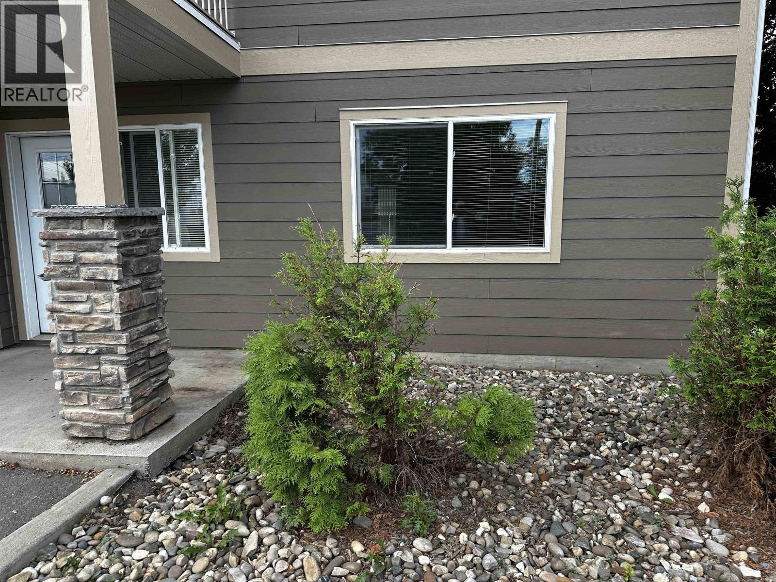 4 10223 98 Avenue Property Photo 2