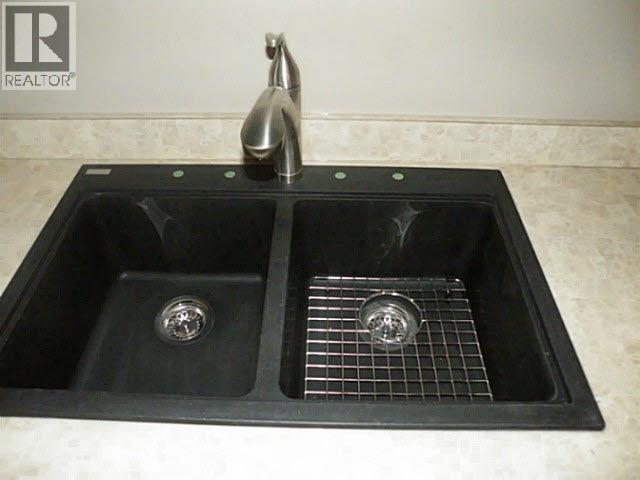 4 10223 98 Avenue Property Photo 3