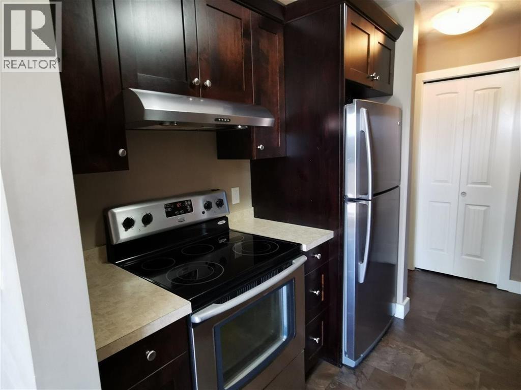 4 10223 98 Avenue Property Photo 4