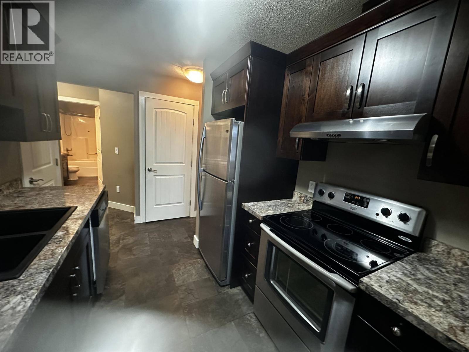 4 10223 98 Avenue Property Photo 9