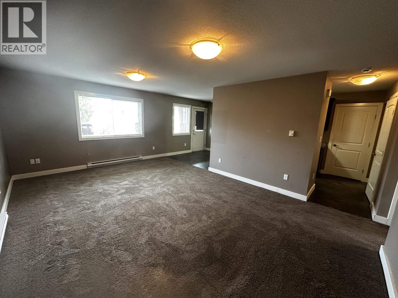 4 10223 98 Avenue Property Photo 11