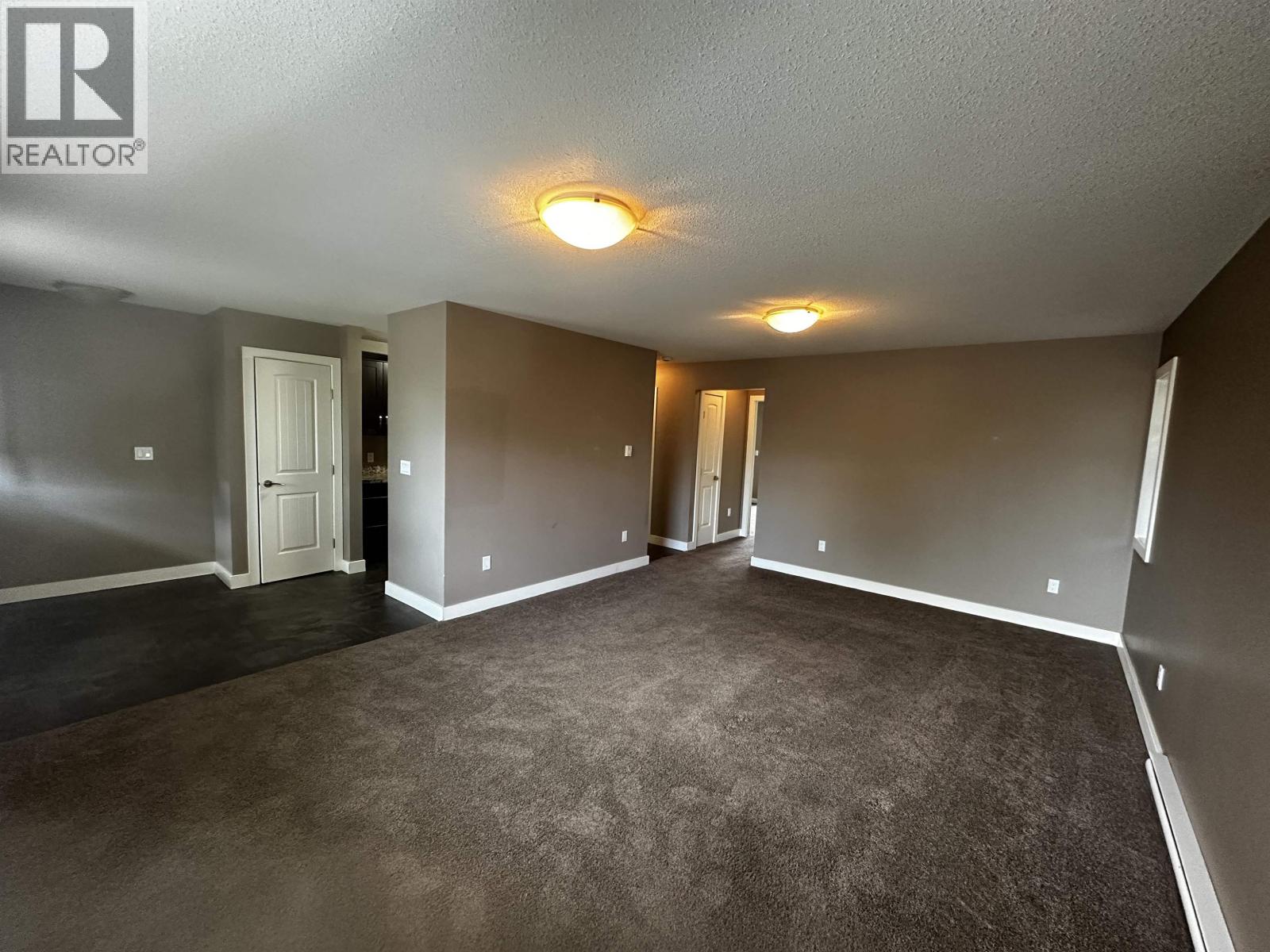 4 10223 98 Avenue Property Photo 12