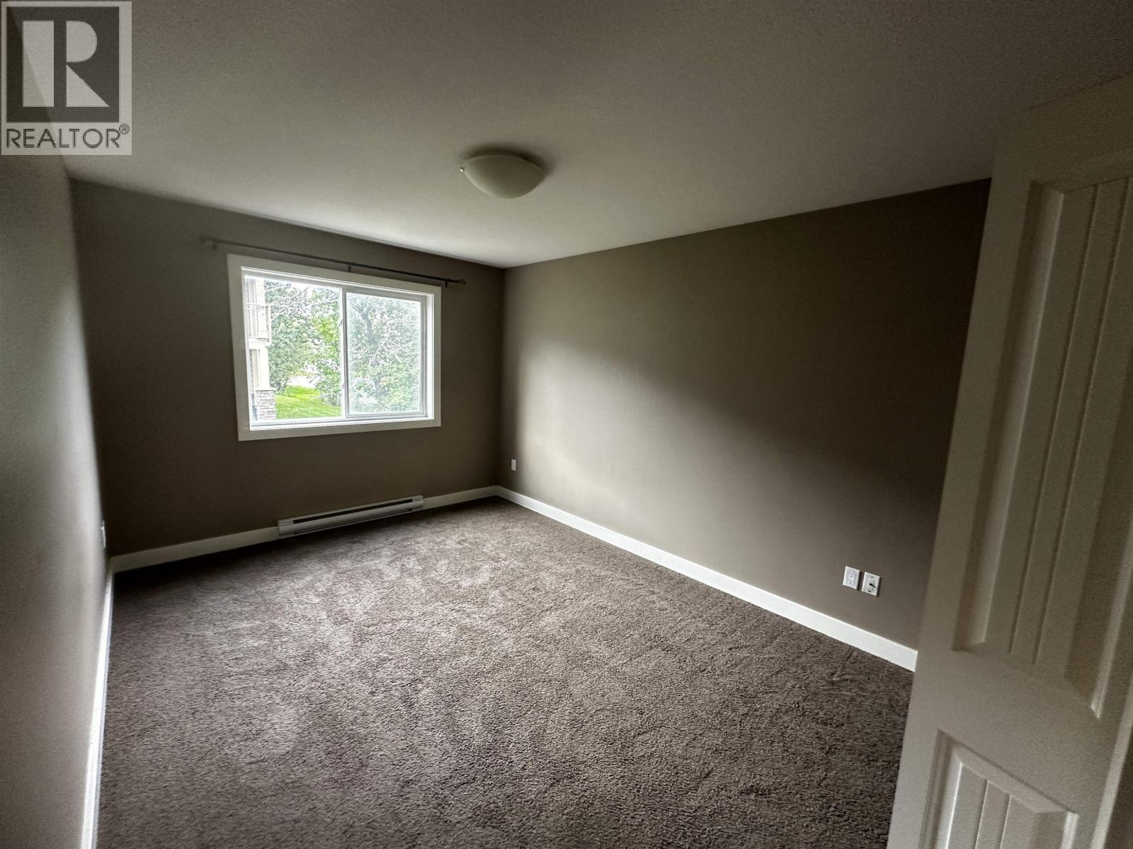 4 10223 98 Avenue Property Photo 13