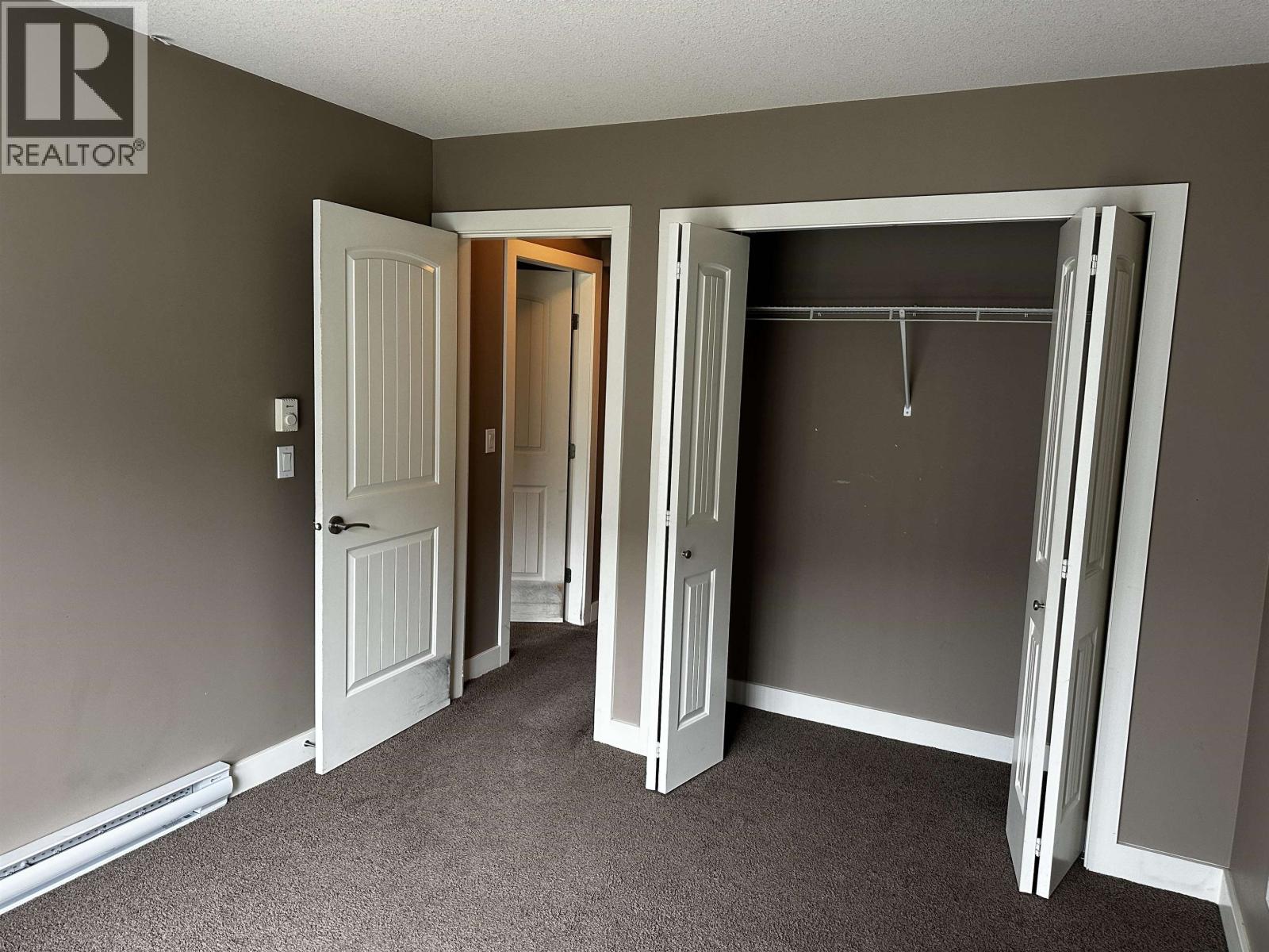 4 10223 98 Avenue Property Photo 14