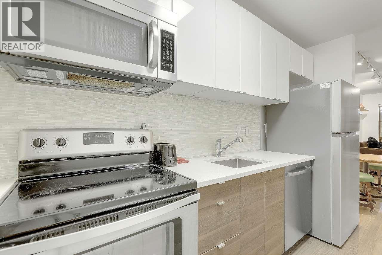 208 1106 Pacific Street Property Photo 1