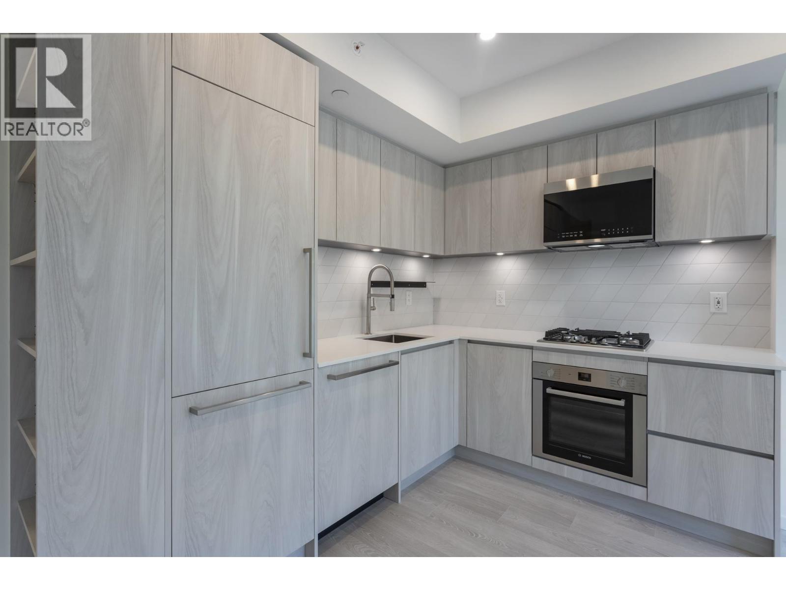 410 3264 Vanness Avenue Property Photo 4
