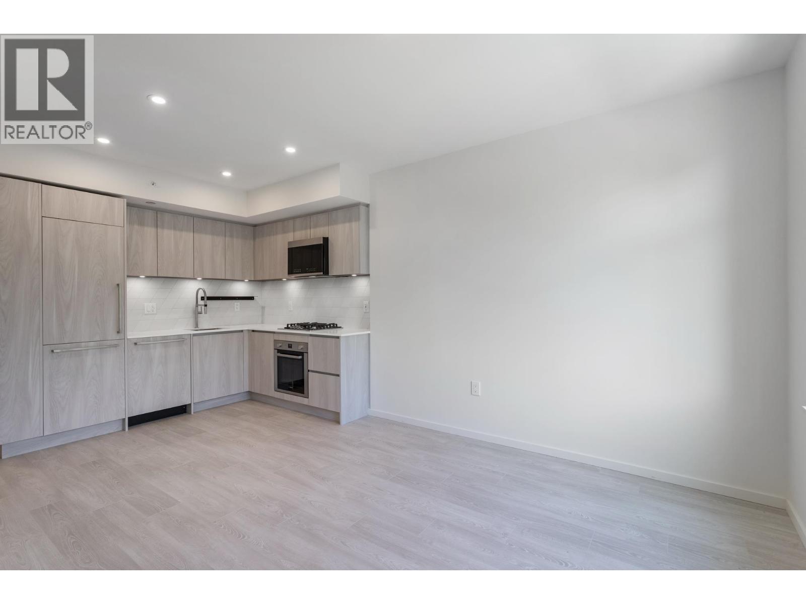 410 3264 Vanness Avenue Property Photo 8