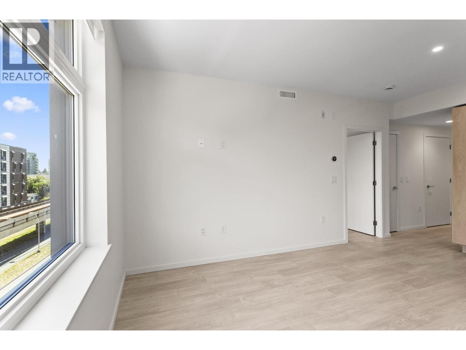 410 3264 Vanness Avenue Property Photo 10