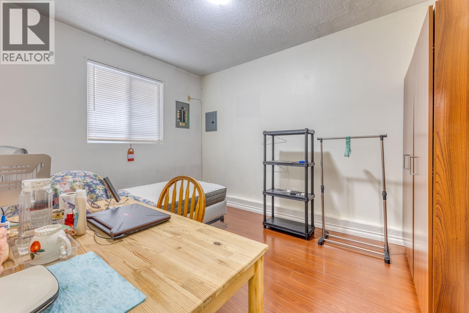 3302 E 5th Avenue Property Photo 5