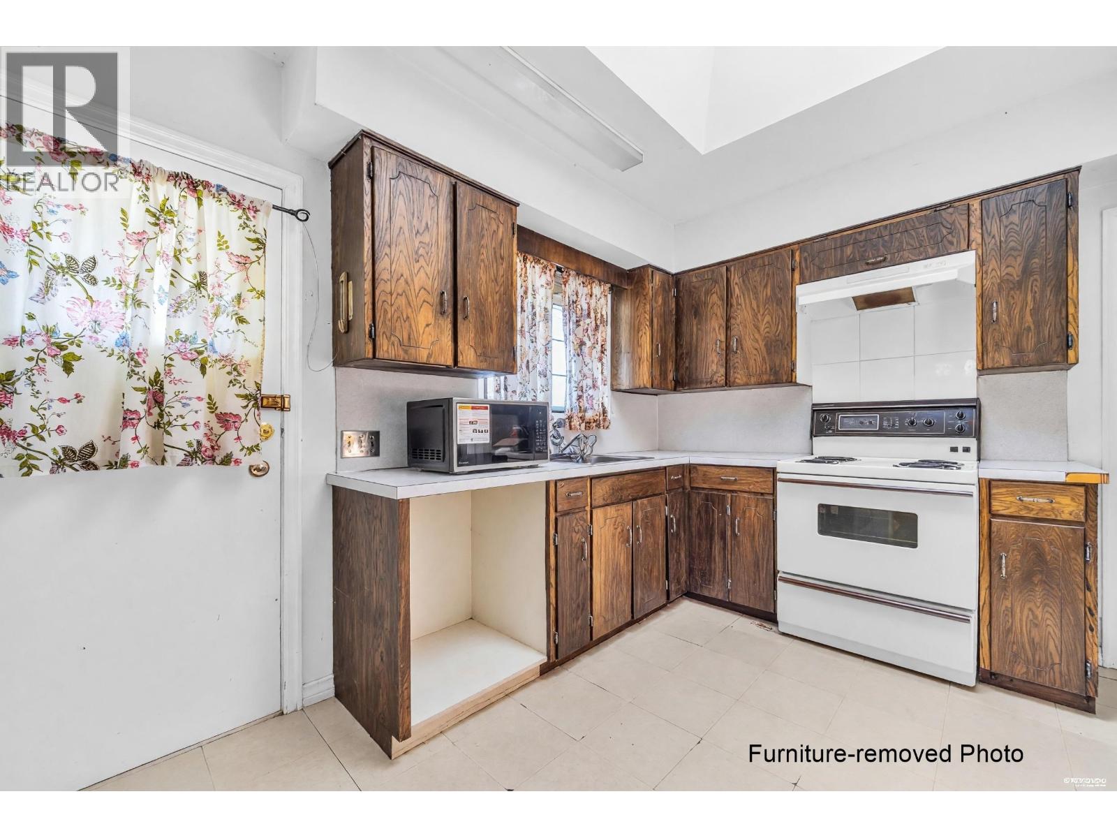 3822 Kincaid Street Property Photo 8