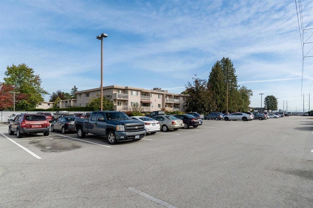 123 11806 88 Avenue Property Photo 3