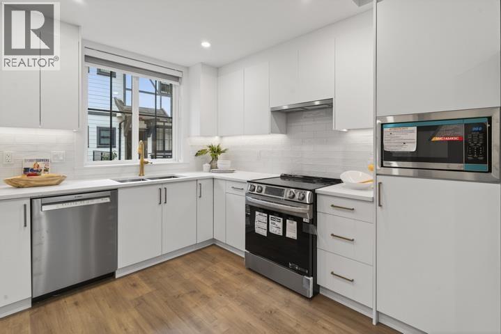 16 8977 Spires Road Property Photo 4
