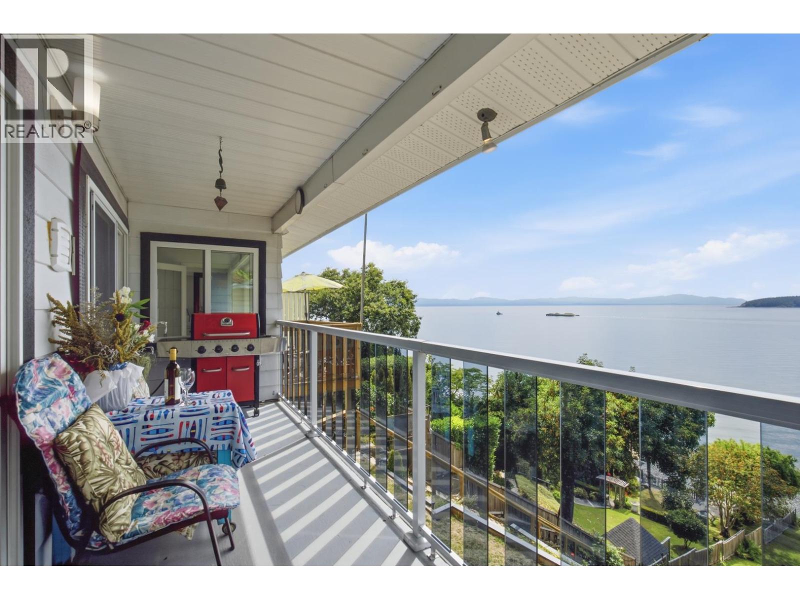 5223 Sunshine Coast Highway Property Photo 1
