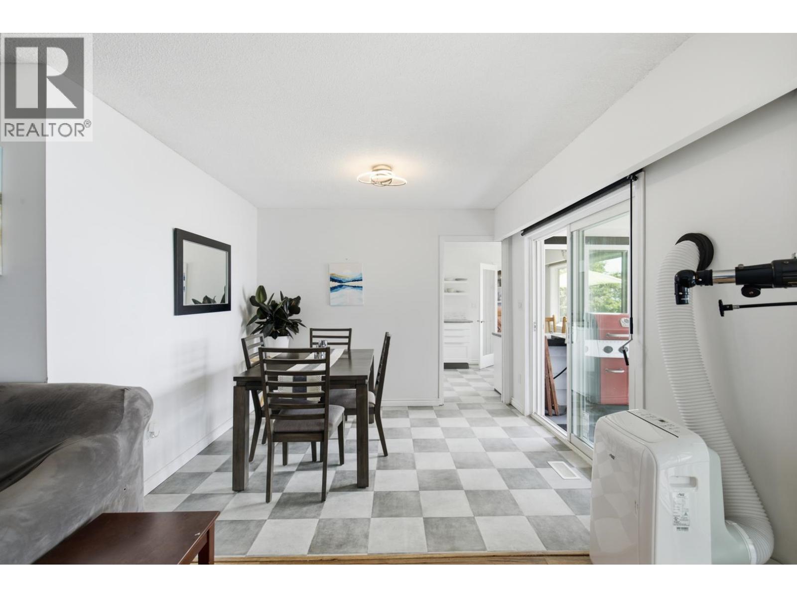 5223 Sunshine Coast Highway Property Photo 8