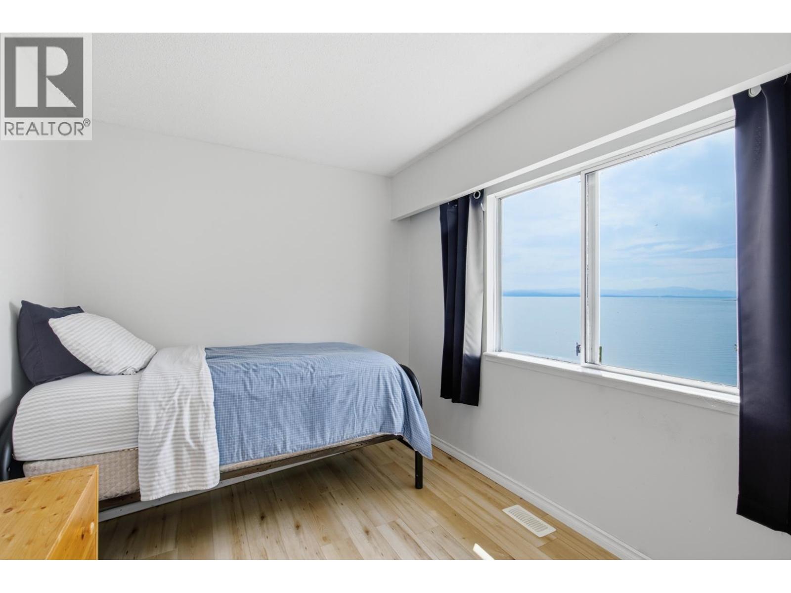 5223 Sunshine Coast Highway Property Photo 13