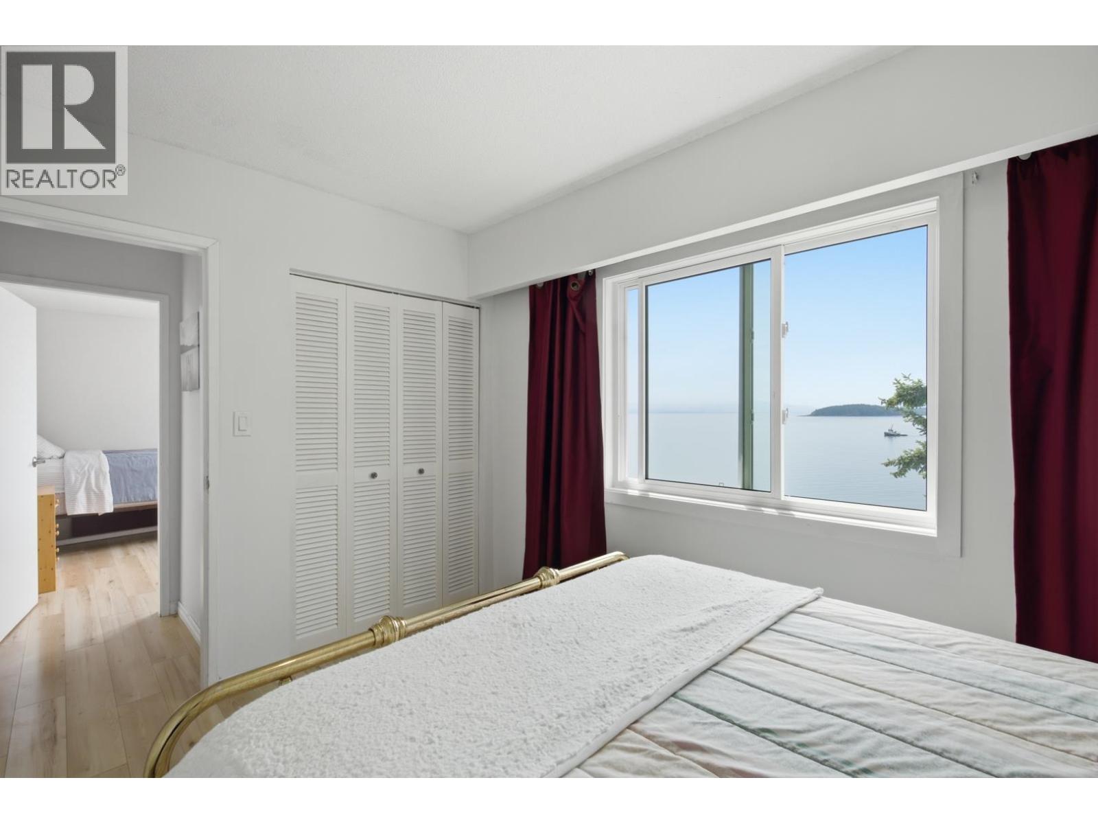 5223 Sunshine Coast Highway Property Photo 14