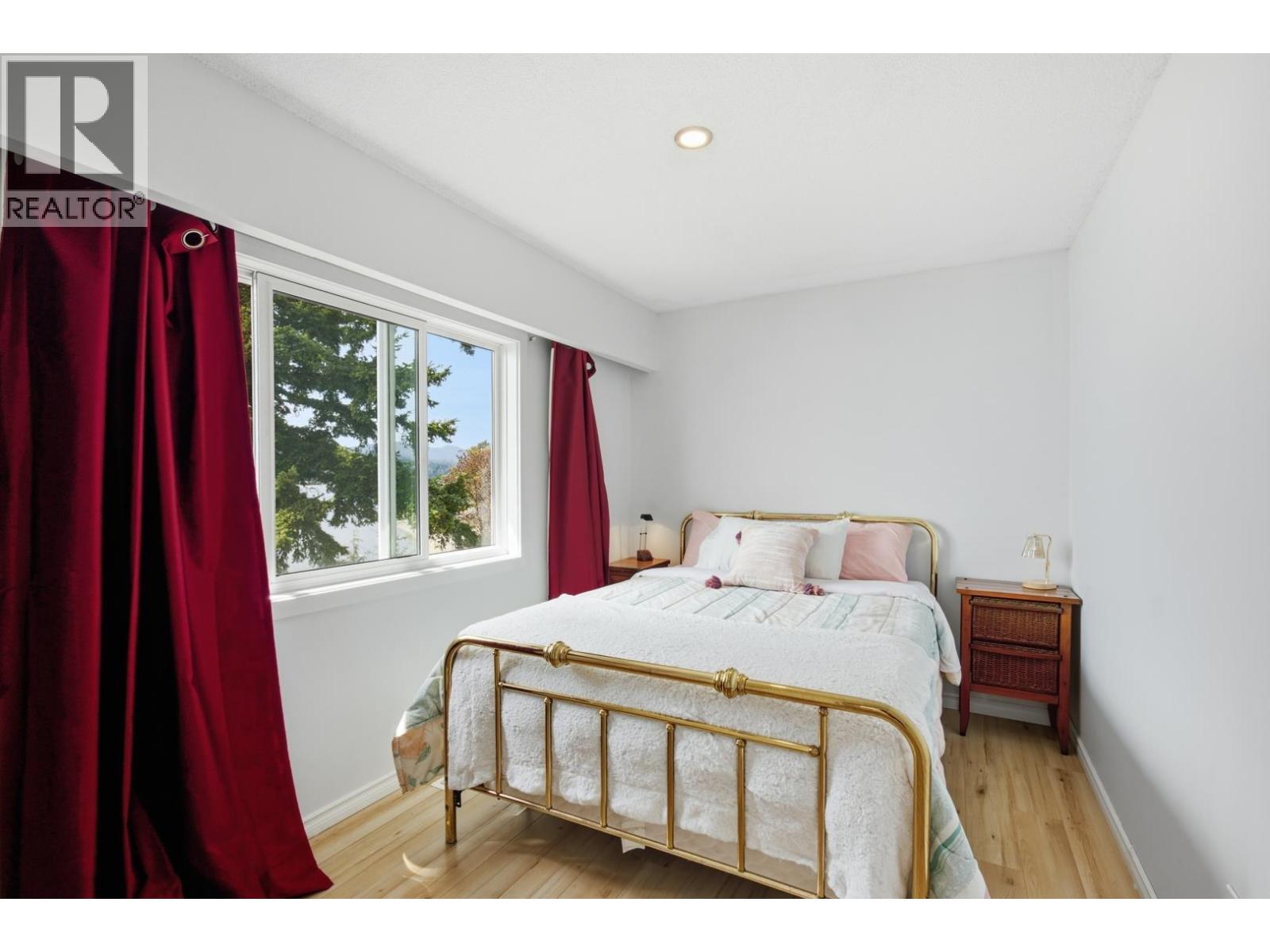 5223 Sunshine Coast Highway Property Photo 15