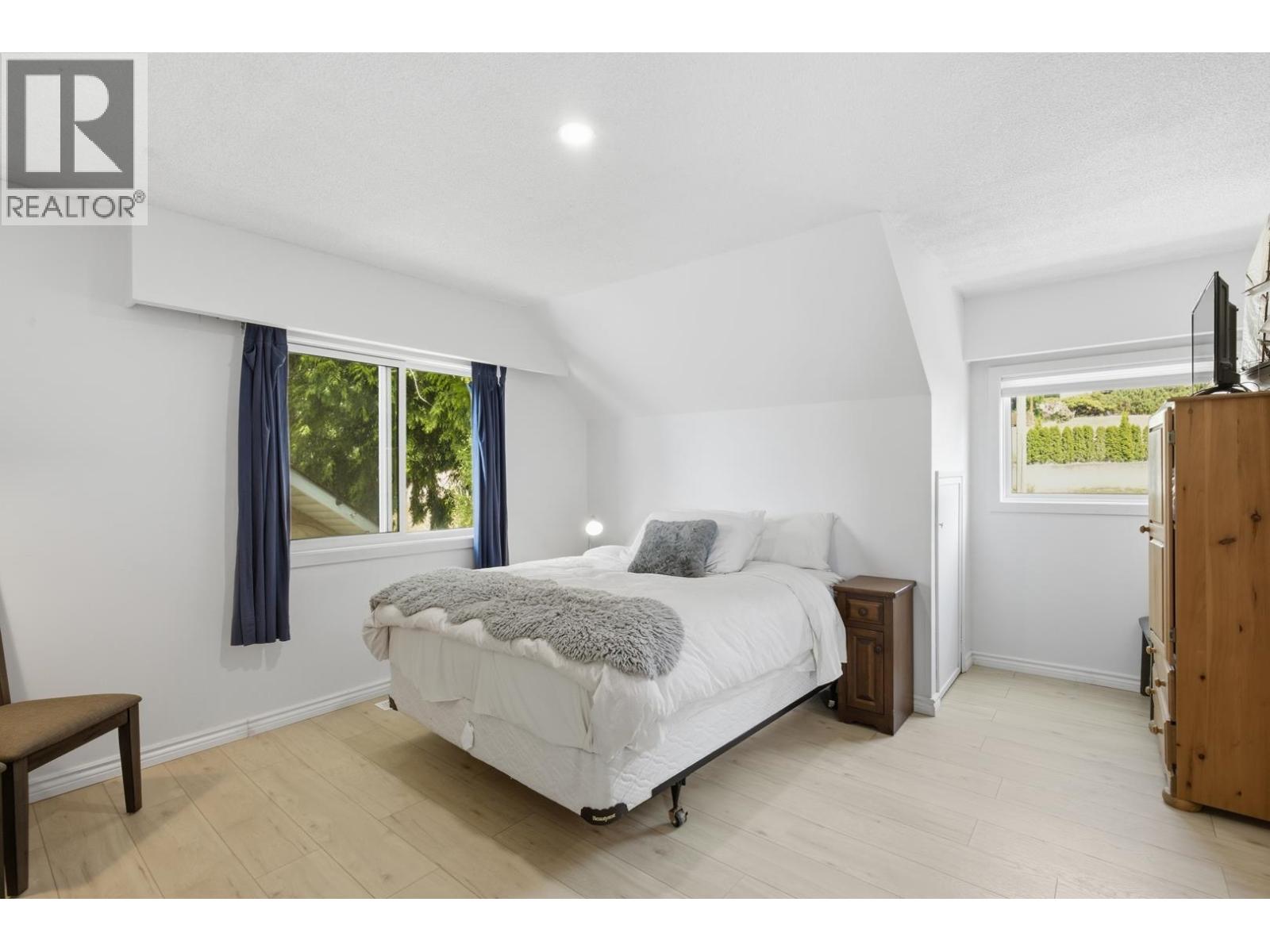 5223 Sunshine Coast Highway Property Photo 17