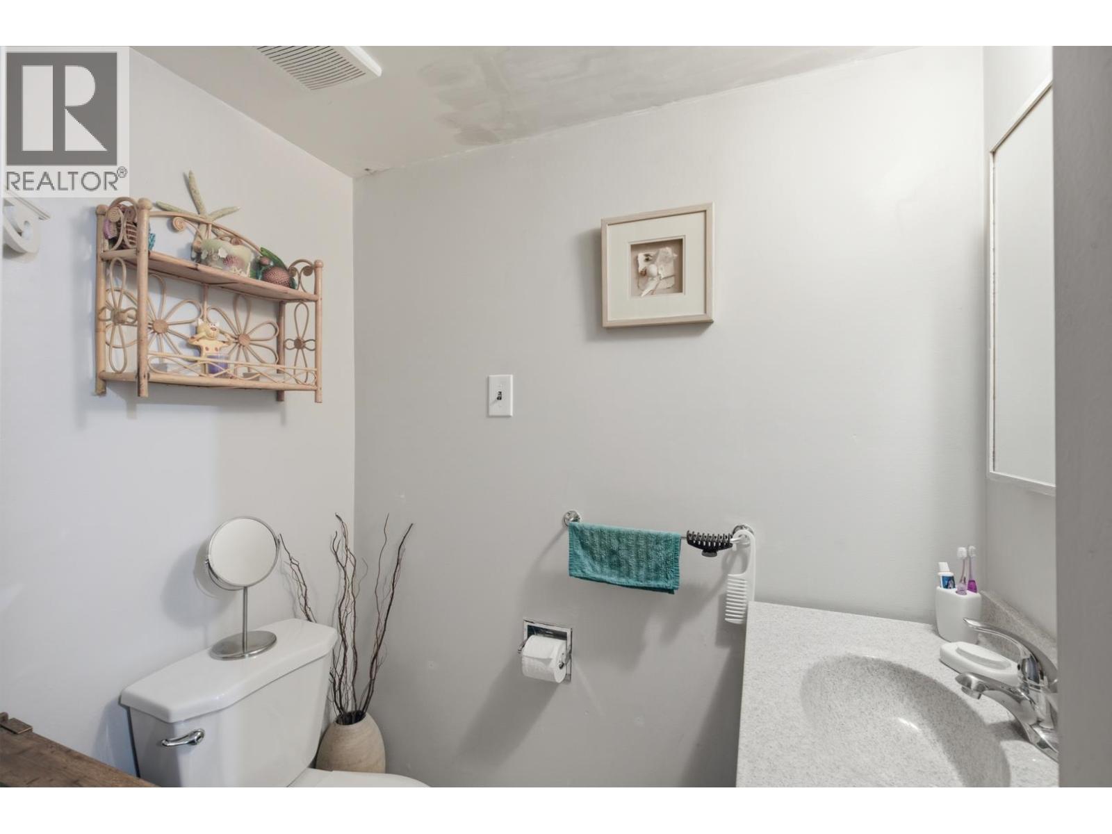 5223 Sunshine Coast Highway Property Photo 20