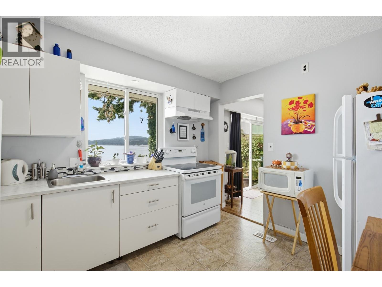 5223 Sunshine Coast Highway Property Photo 27