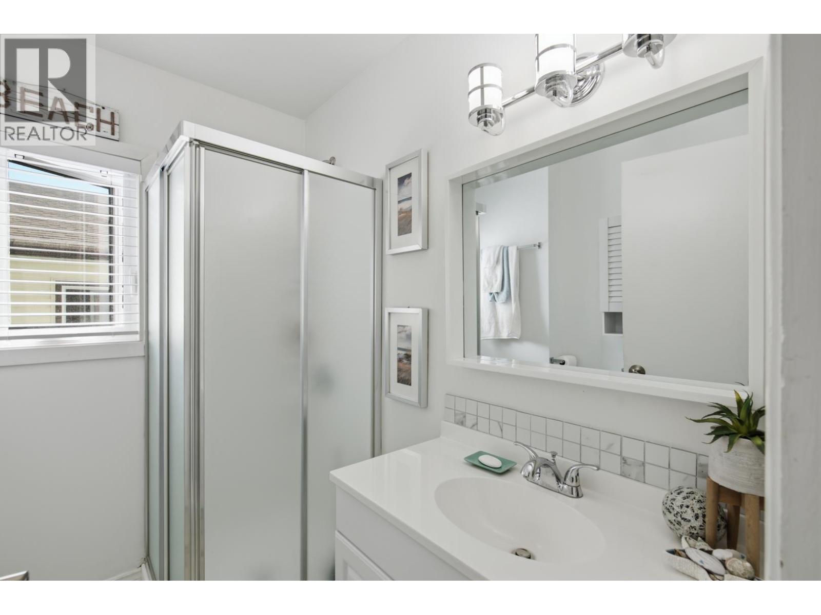5223 Sunshine Coast Highway Property Photo 29