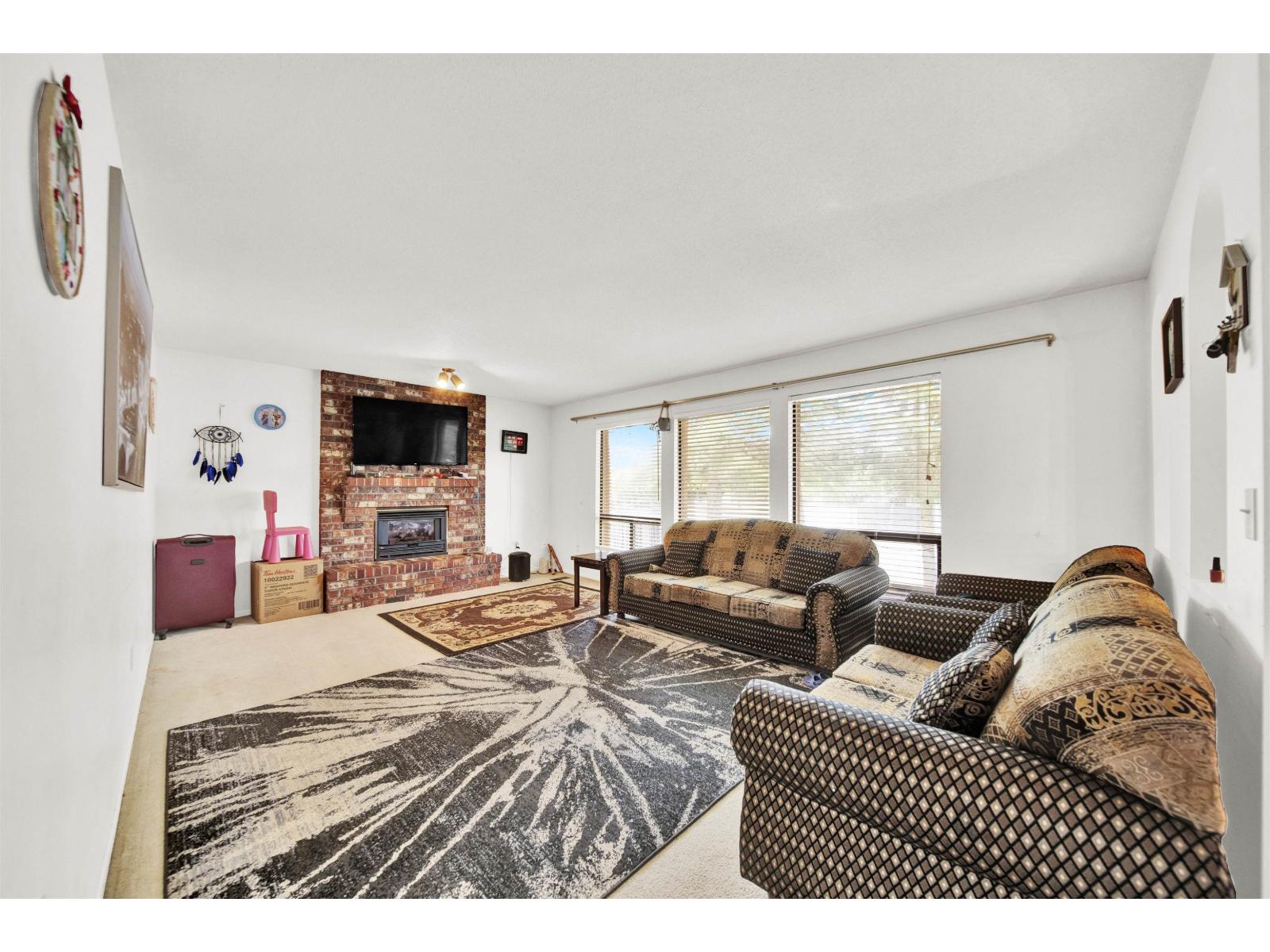 27191 28a Avenue Property Photo 3