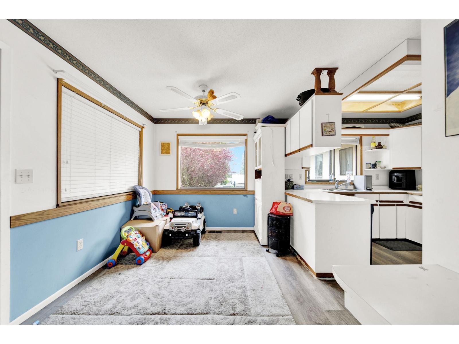 27191 28a Avenue Property Photo 8