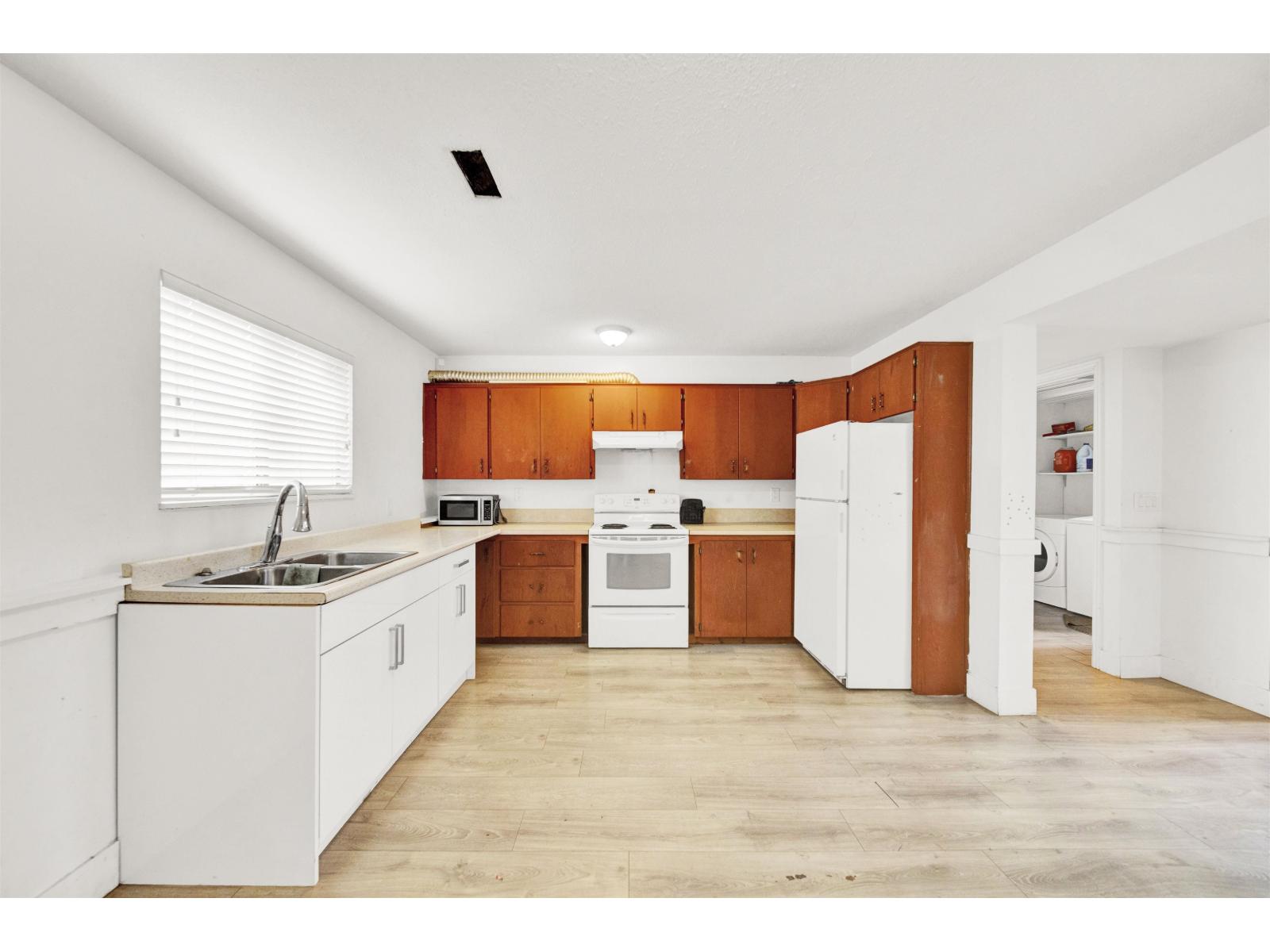 27191 28a Avenue Property Photo 18