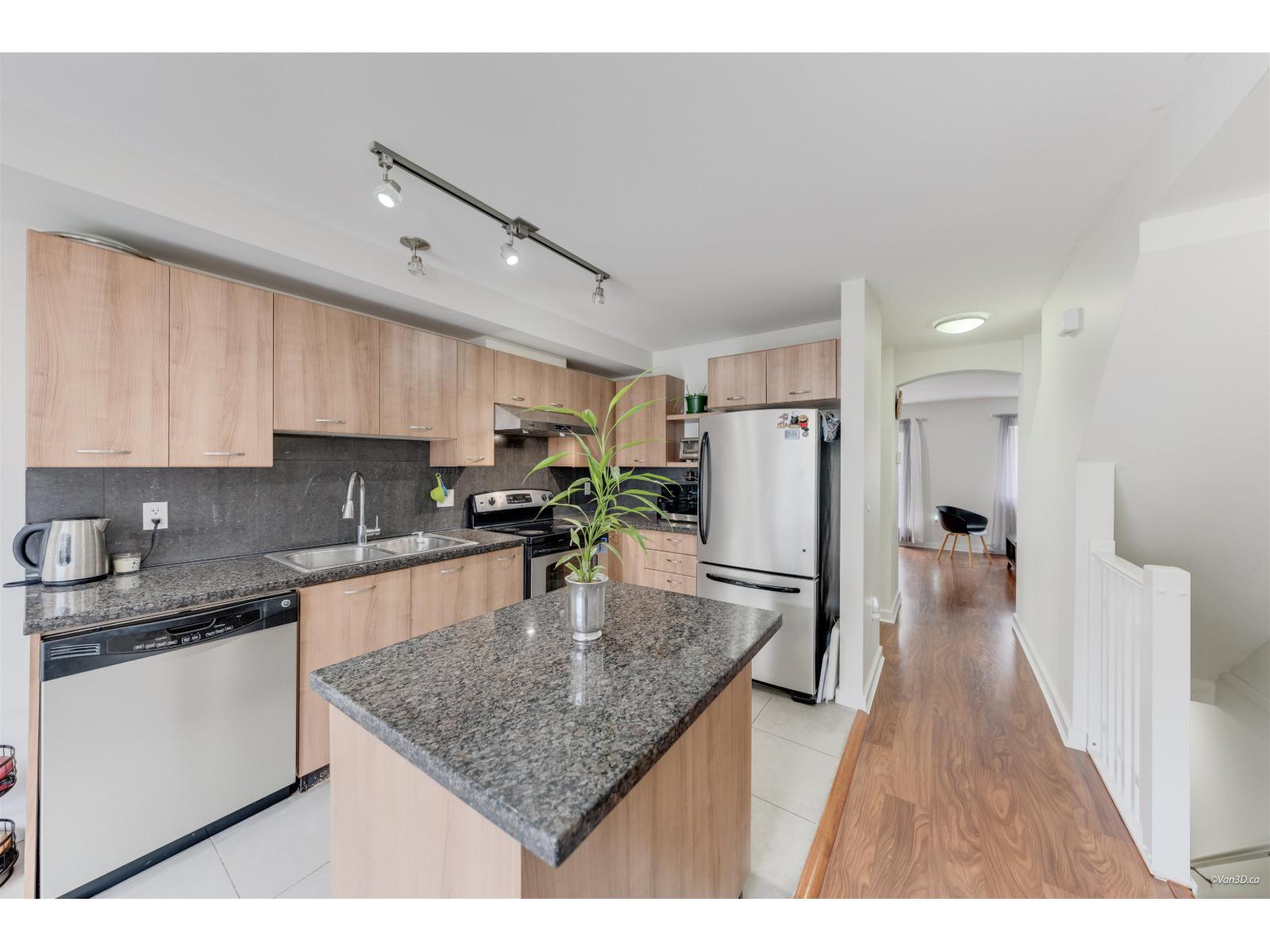 96 6671 121 Street Property Photo 3