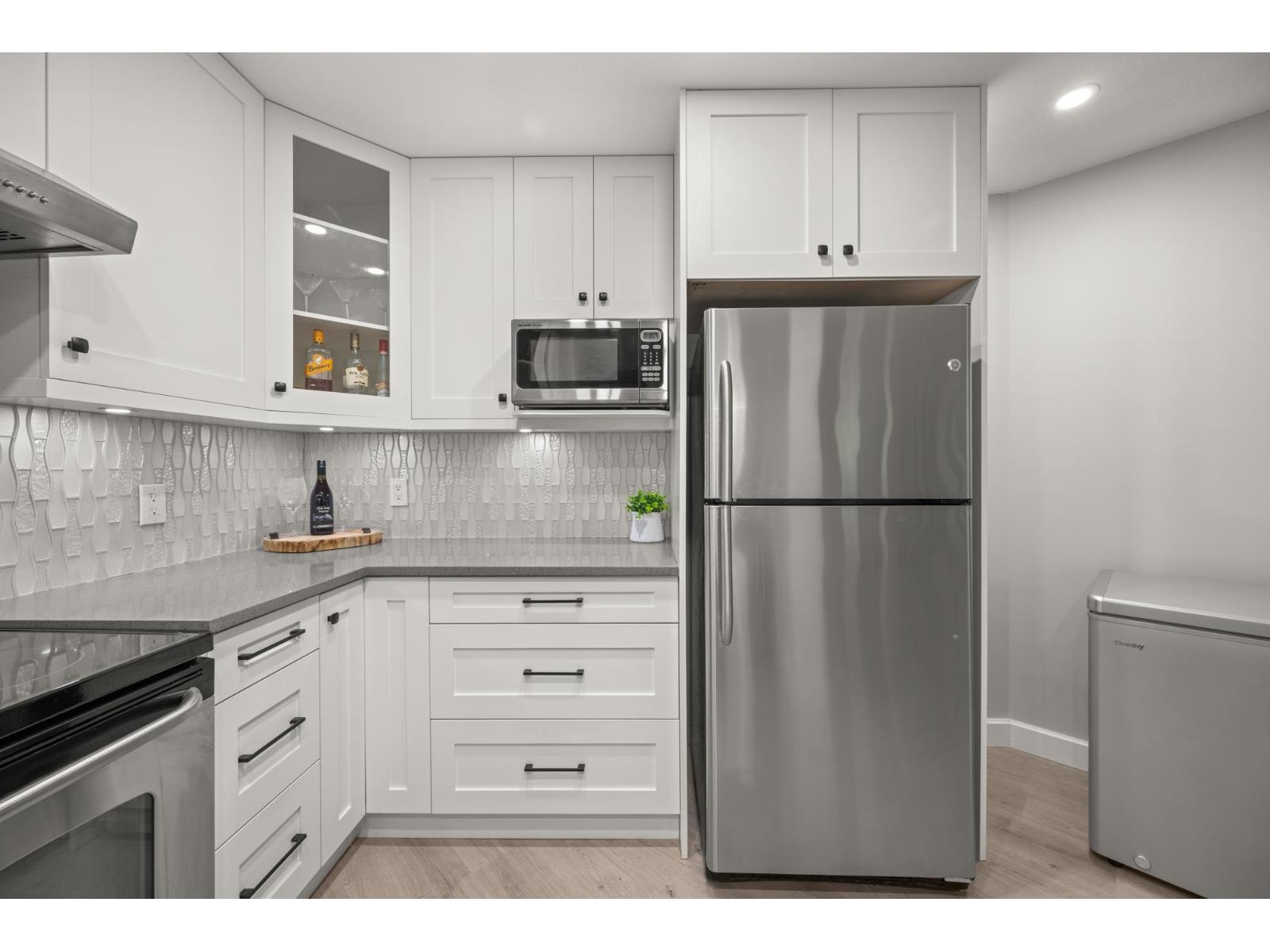 202 22015 48 Avenue Property Photo 5