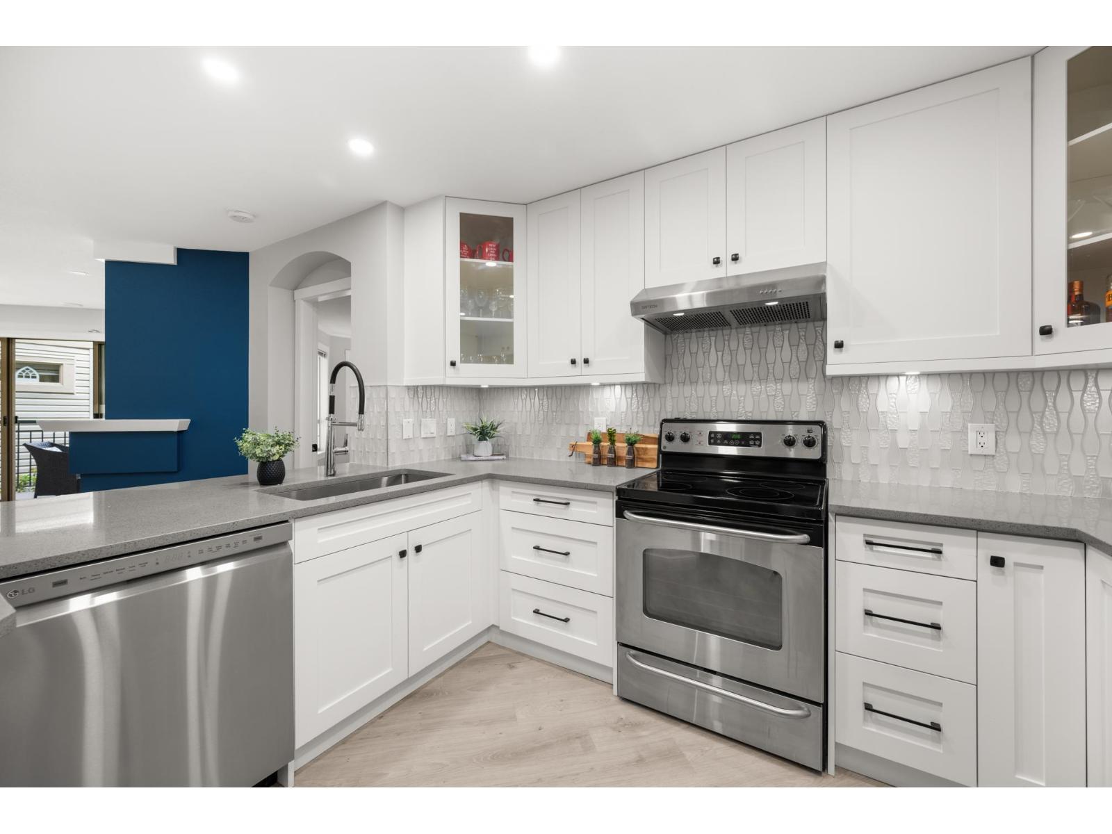 202 22015 48 Avenue Property Photo 6