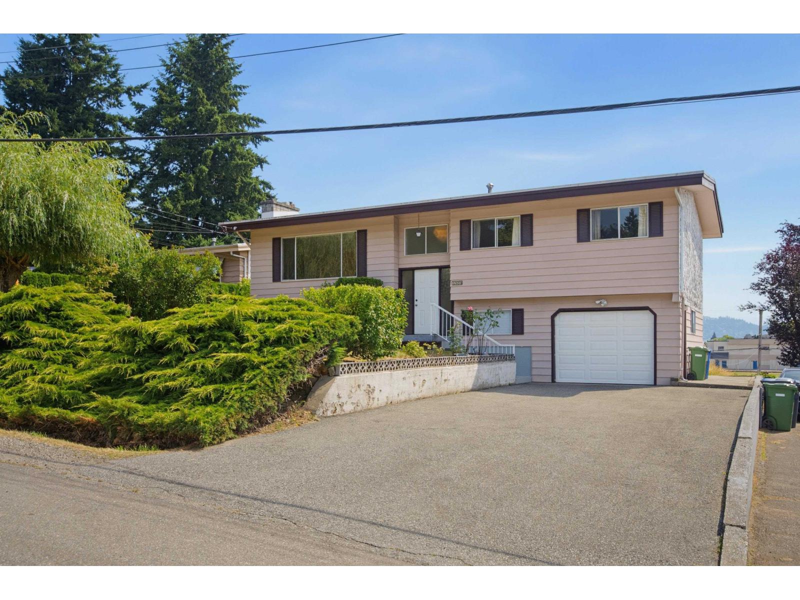 32659 Willingdon Crescent Property Photo 2