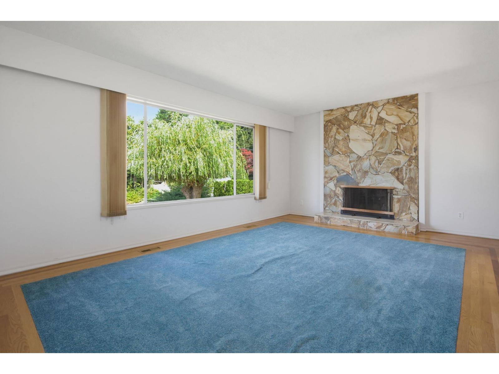 32659 Willingdon Crescent Property Photo 4