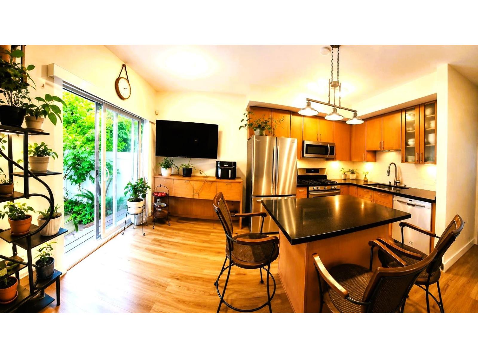 15 2678 KING GEORGE BOULEVARD Property Photo 1