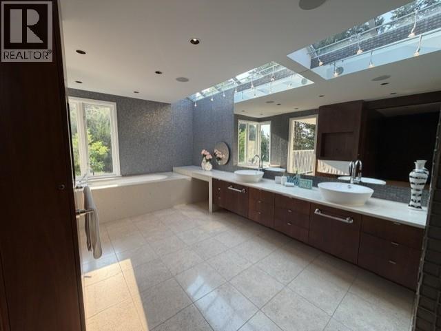 4468 Stone Crescent Property Photo 17