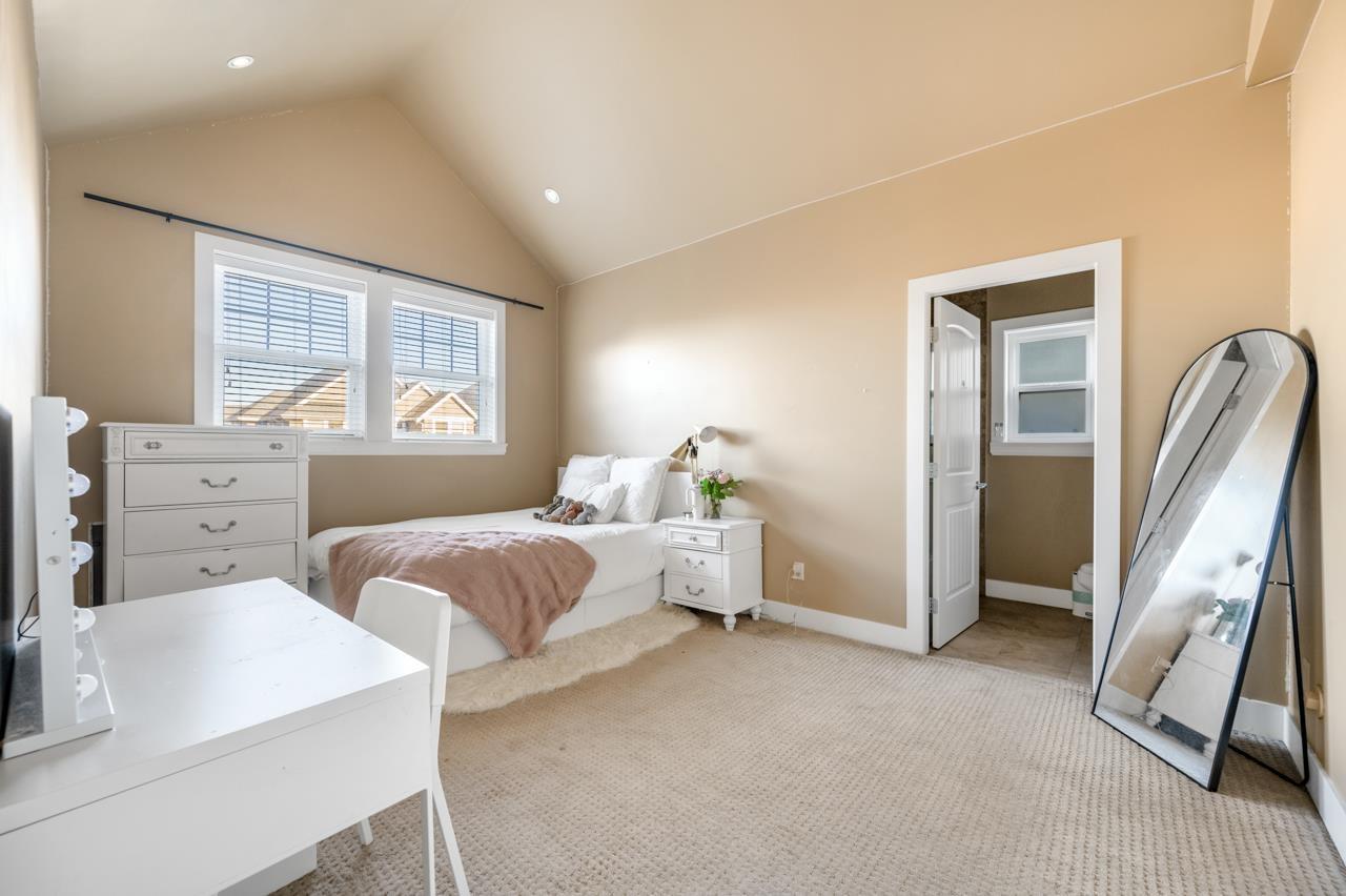 16334 25 Avenue Property Photo 16