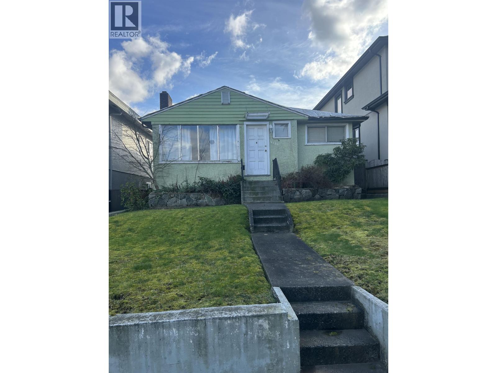 4386 OXFORD STREET