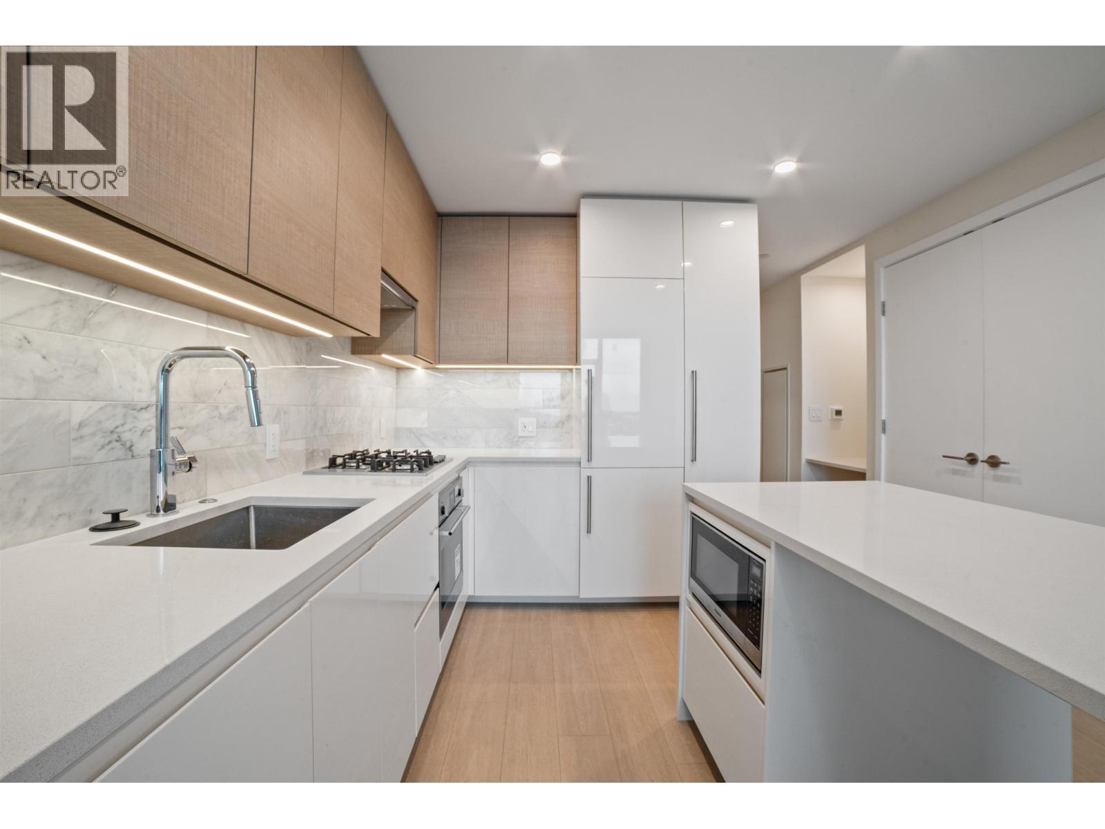 1804 2186 Gilmore Avenue Property Photo 4
