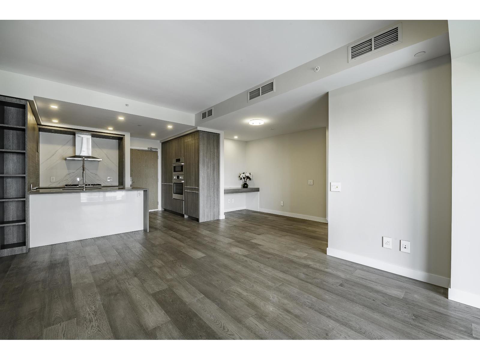 1006 15165 Thrift Avenue Property Photo 17