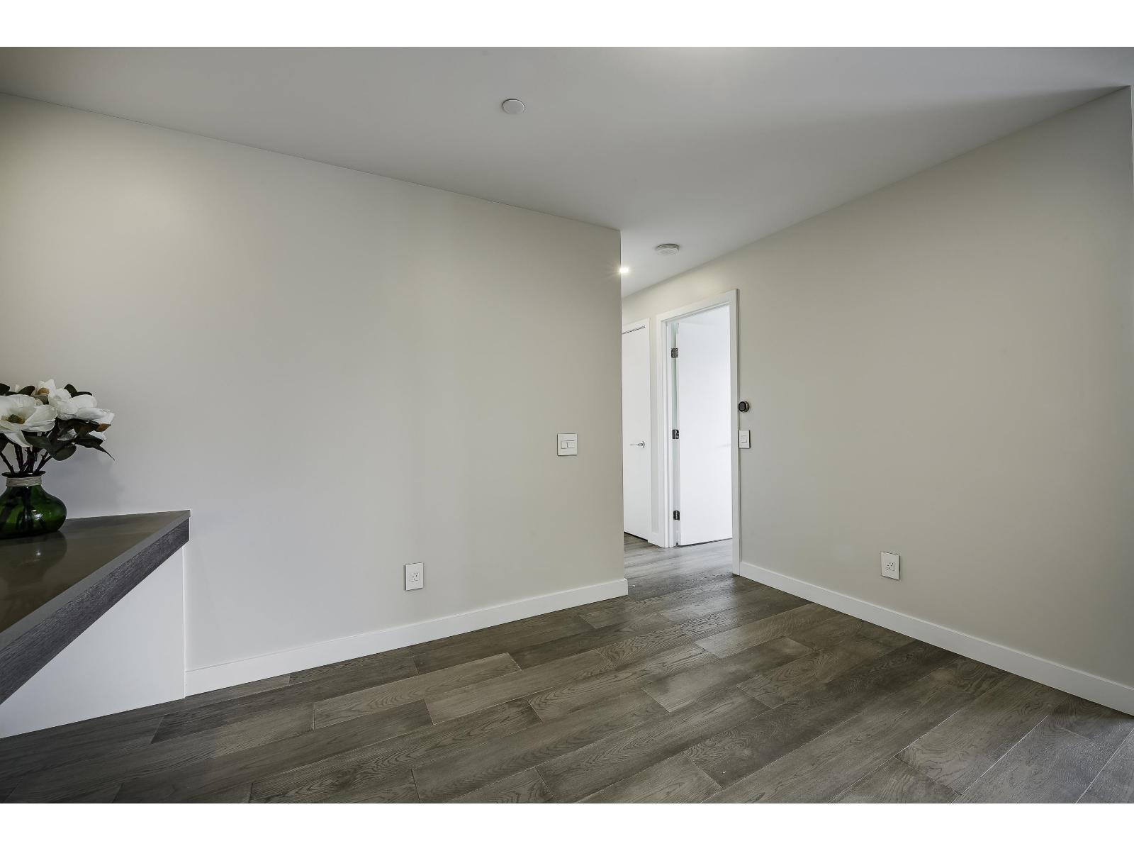 1006 15165 Thrift Avenue Property Photo 19