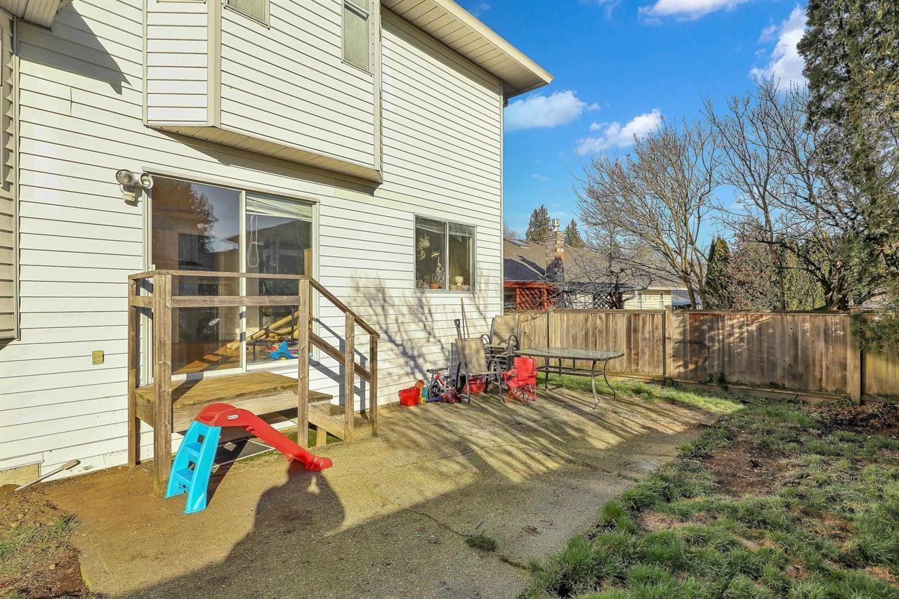 15662 91a Avenue Property Photo 4