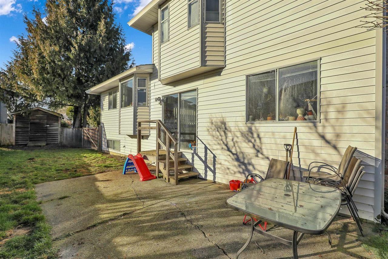 15662 91a Avenue Property Photo 5